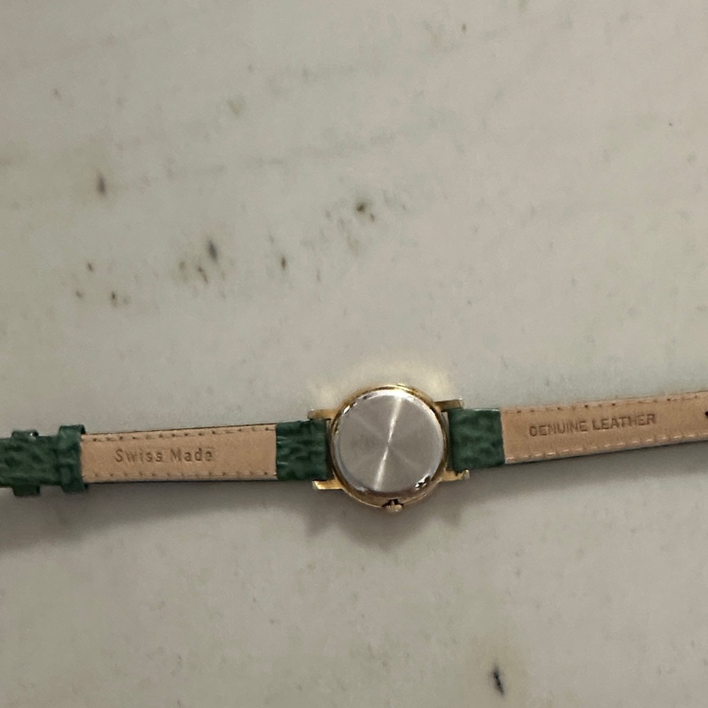 Gucci Black Dial Watch with Green Strap and Gold Details - Picture 3 of 5